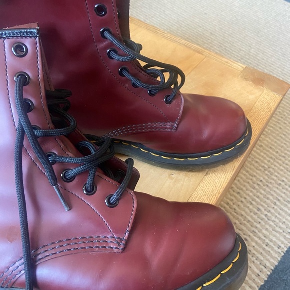 Dr. Martens 1460 SMOOTH LEATHER LACE UP BOOTS - Picture 3 of 14